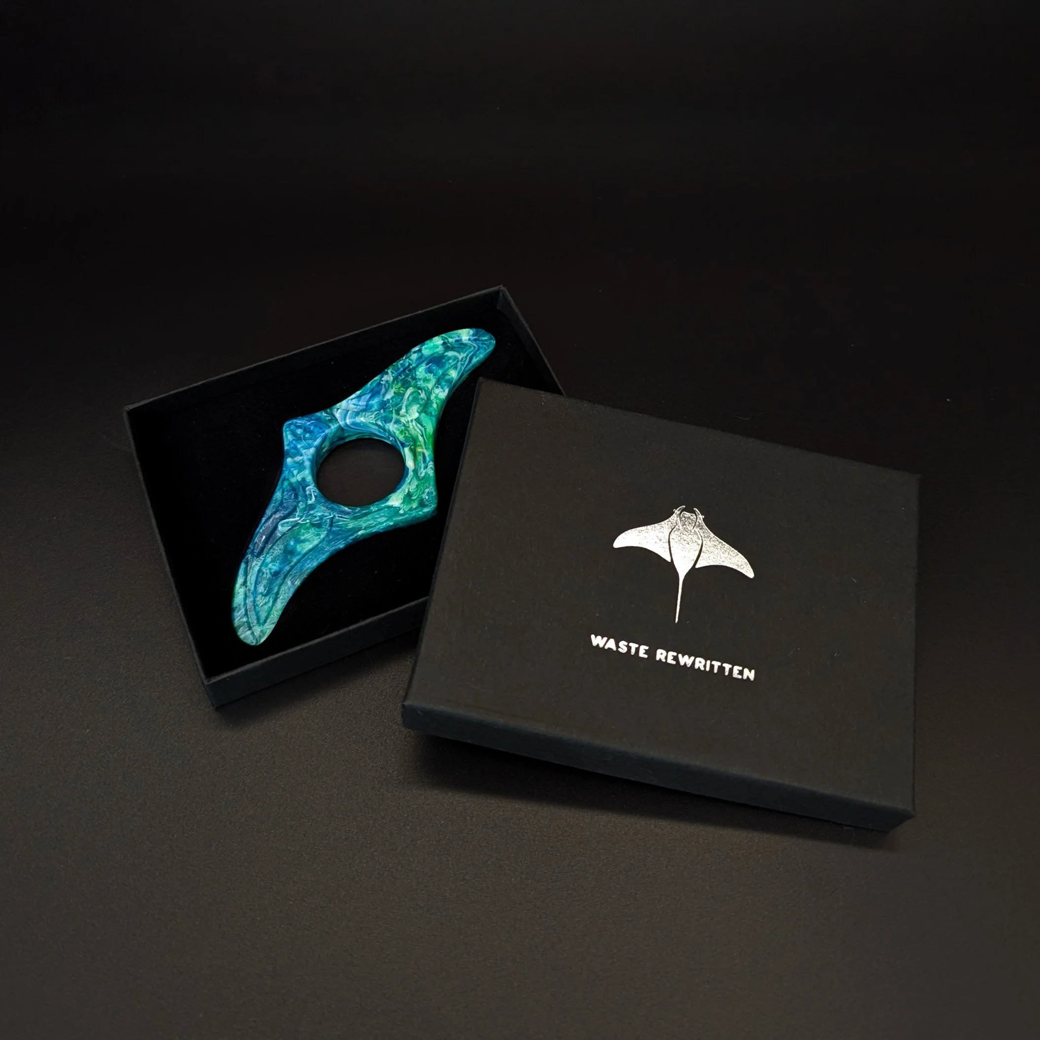 Manta Page Holder — Brothers Make
